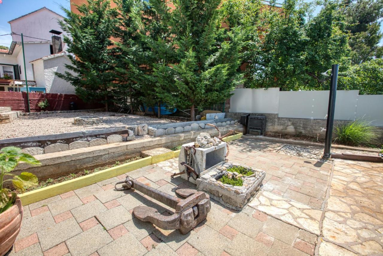 Family Friendly Seaside Apartments Brodarica, Sibenik - 4833 Бродарица Экстерьер фото