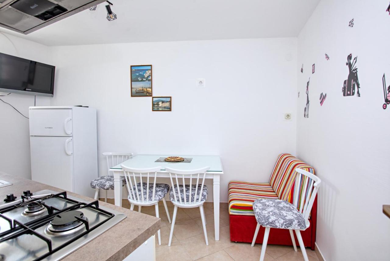 Family Friendly Seaside Apartments Brodarica, Sibenik - 4833 Бродарица Экстерьер фото