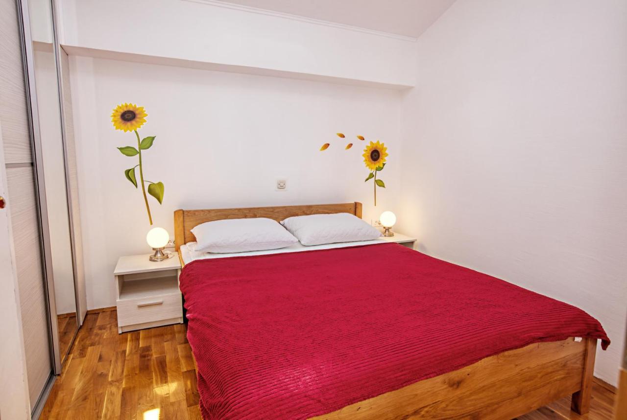 Family Friendly Seaside Apartments Brodarica, Sibenik - 4833 Бродарица Экстерьер фото
