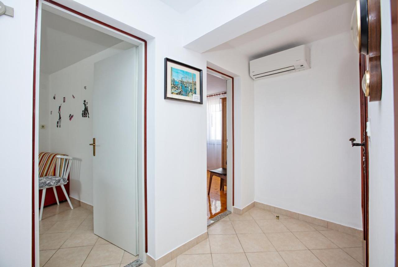 Family Friendly Seaside Apartments Brodarica, Sibenik - 4833 Бродарица Экстерьер фото