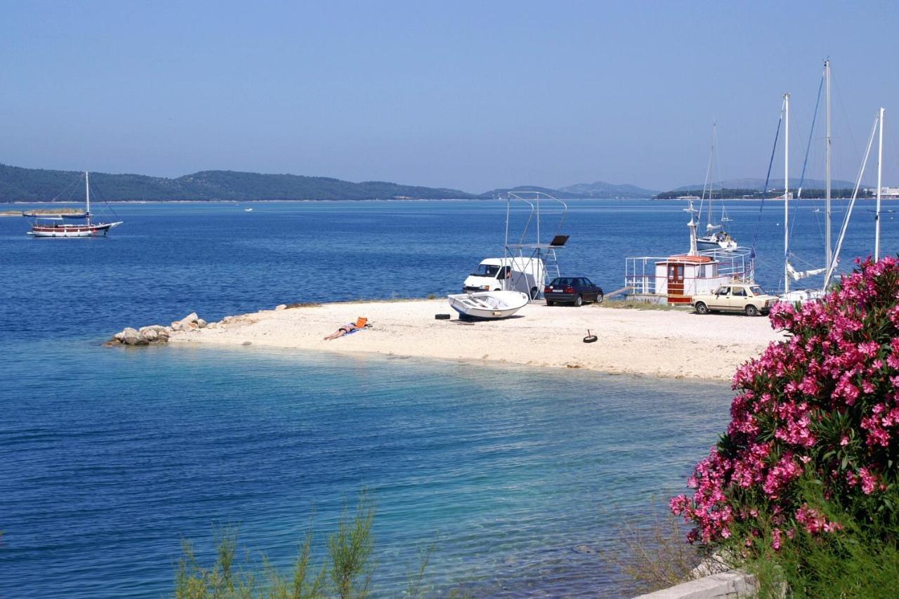 Family Friendly Seaside Apartments Brodarica, Sibenik - 4833 Бродарица Экстерьер фото