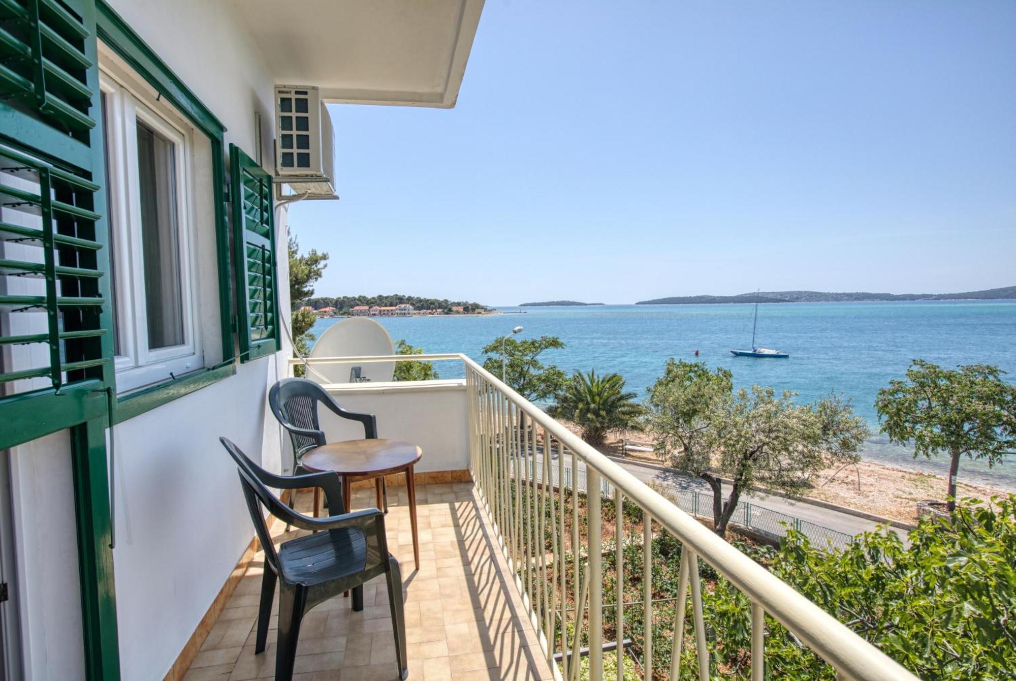 Family Friendly Seaside Apartments Brodarica, Sibenik - 4833 Бродарица Экстерьер фото