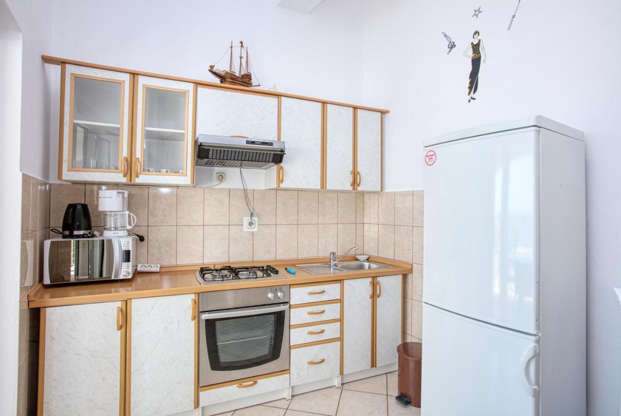 Family Friendly Seaside Apartments Brodarica, Sibenik - 4833 Бродарица Экстерьер фото