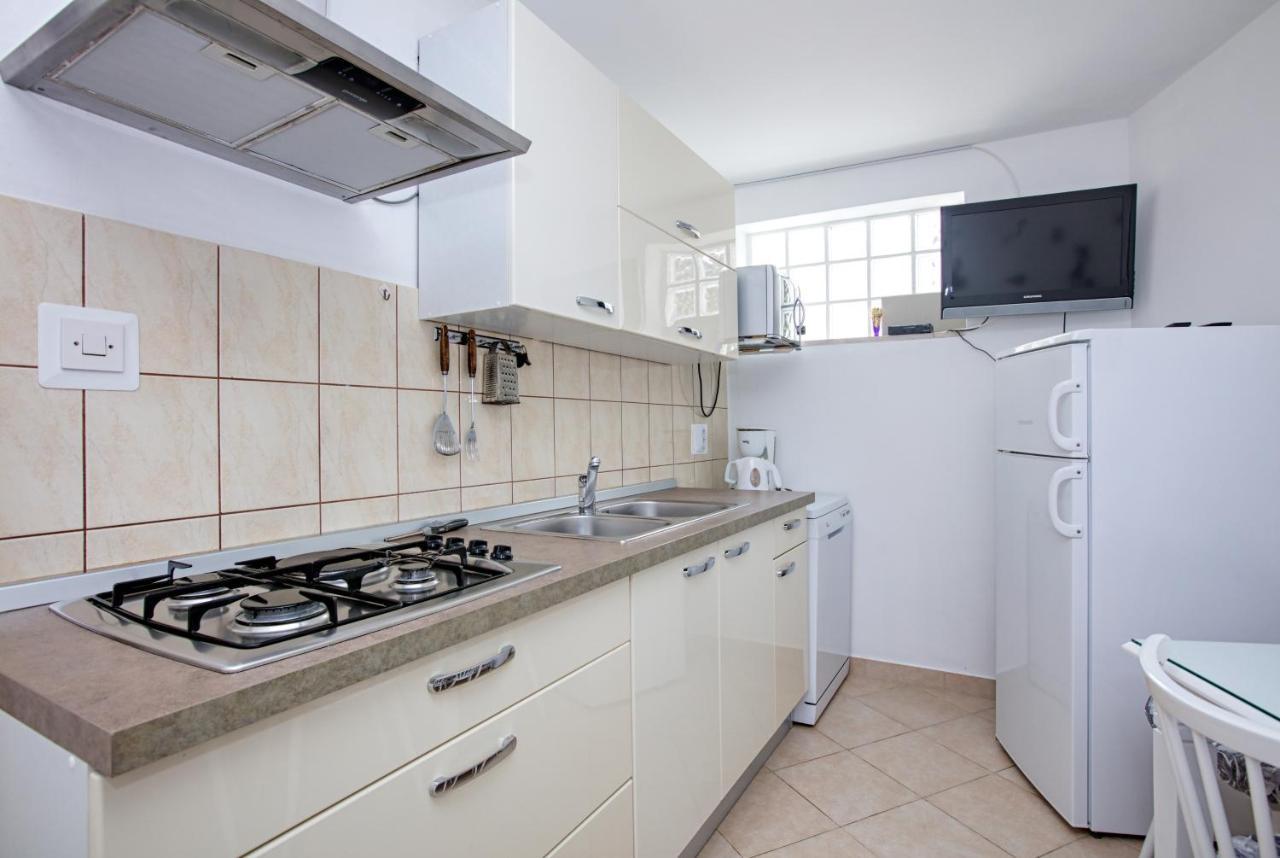 Family Friendly Seaside Apartments Brodarica, Sibenik - 4833 Бродарица Экстерьер фото