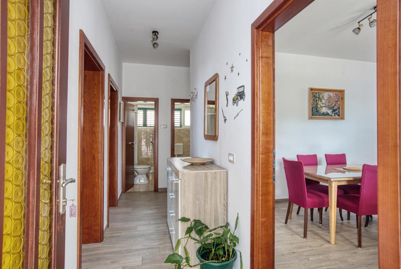 Family Friendly Seaside Apartments Brodarica, Sibenik - 4833 Бродарица Экстерьер фото