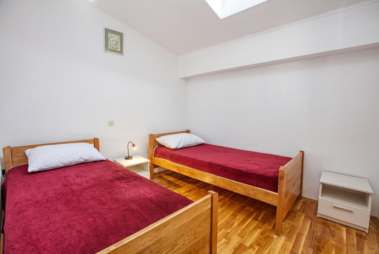 Family Friendly Seaside Apartments Brodarica, Sibenik - 4833 Бродарица Экстерьер фото
