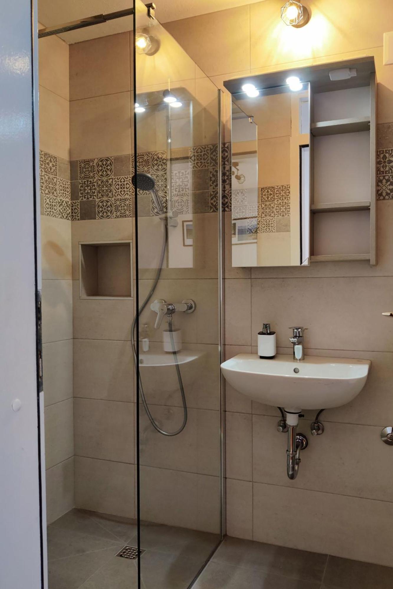 Family Friendly Seaside Apartments Brodarica, Sibenik - 4833 Бродарица Экстерьер фото
