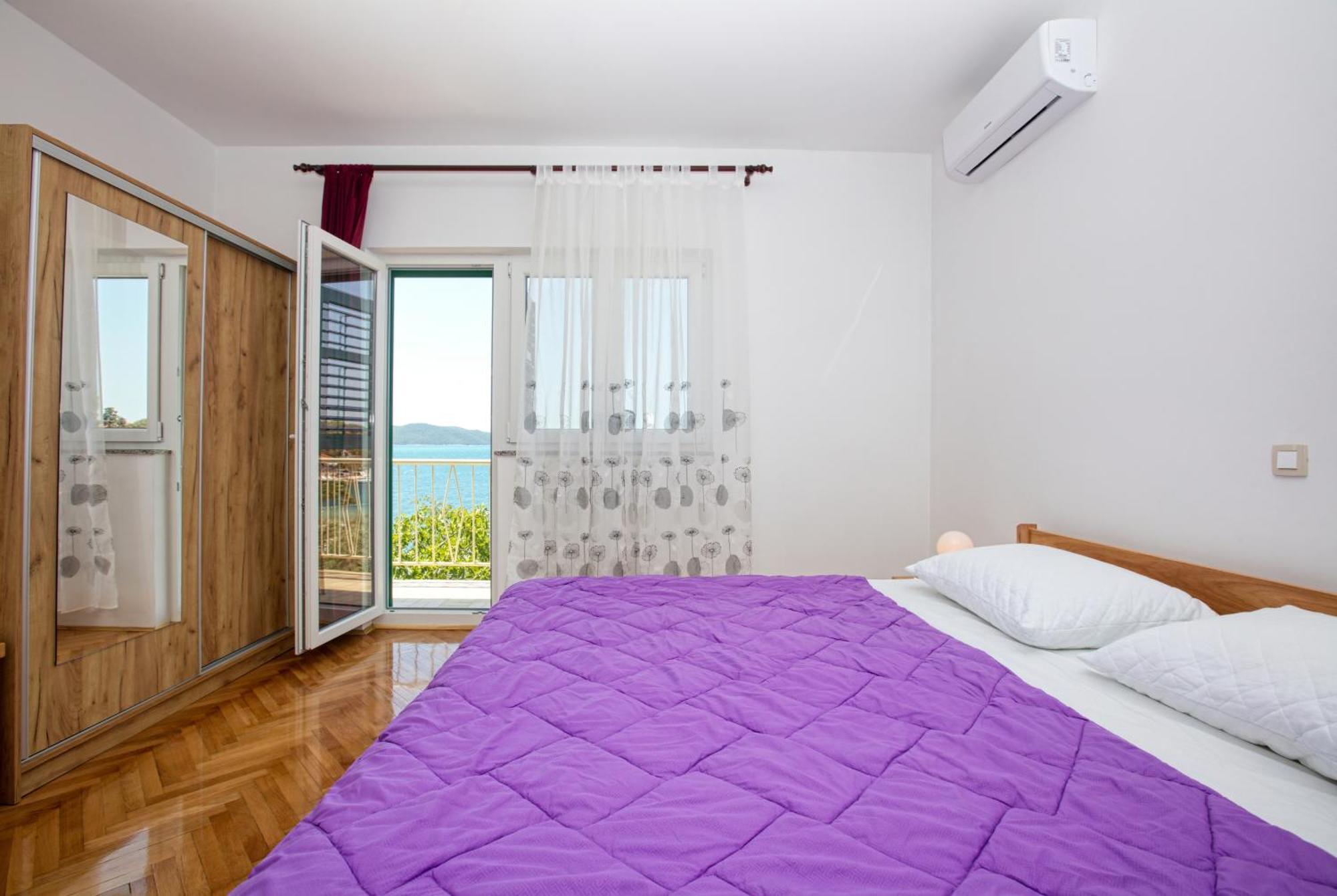 Family Friendly Seaside Apartments Brodarica, Sibenik - 4833 Бродарица Номер фото