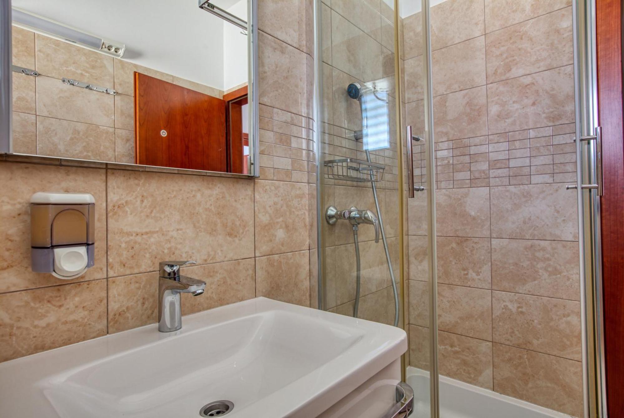 Family Friendly Seaside Apartments Brodarica, Sibenik - 4833 Бродарица Номер фото