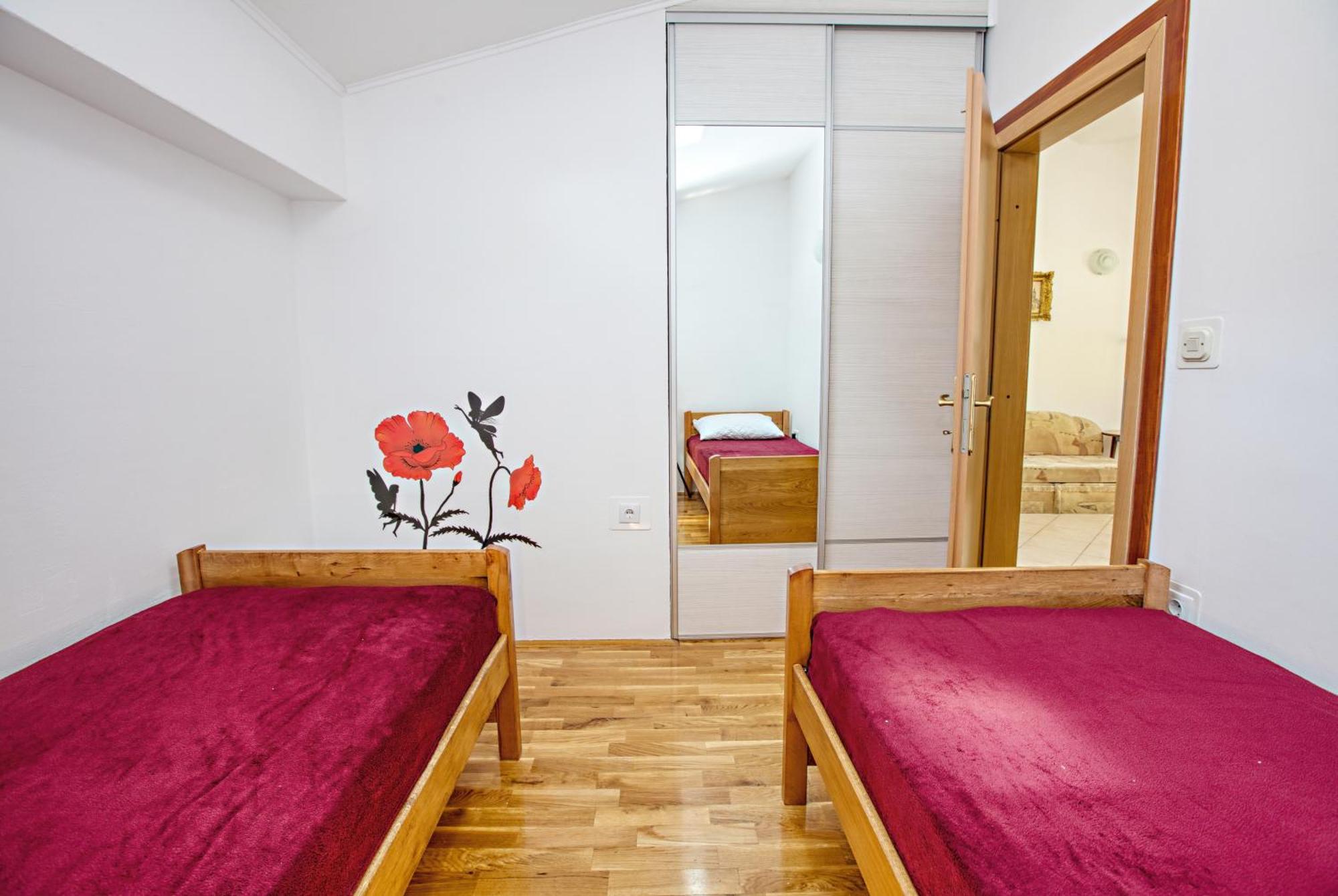 Family Friendly Seaside Apartments Brodarica, Sibenik - 4833 Бродарица Номер фото